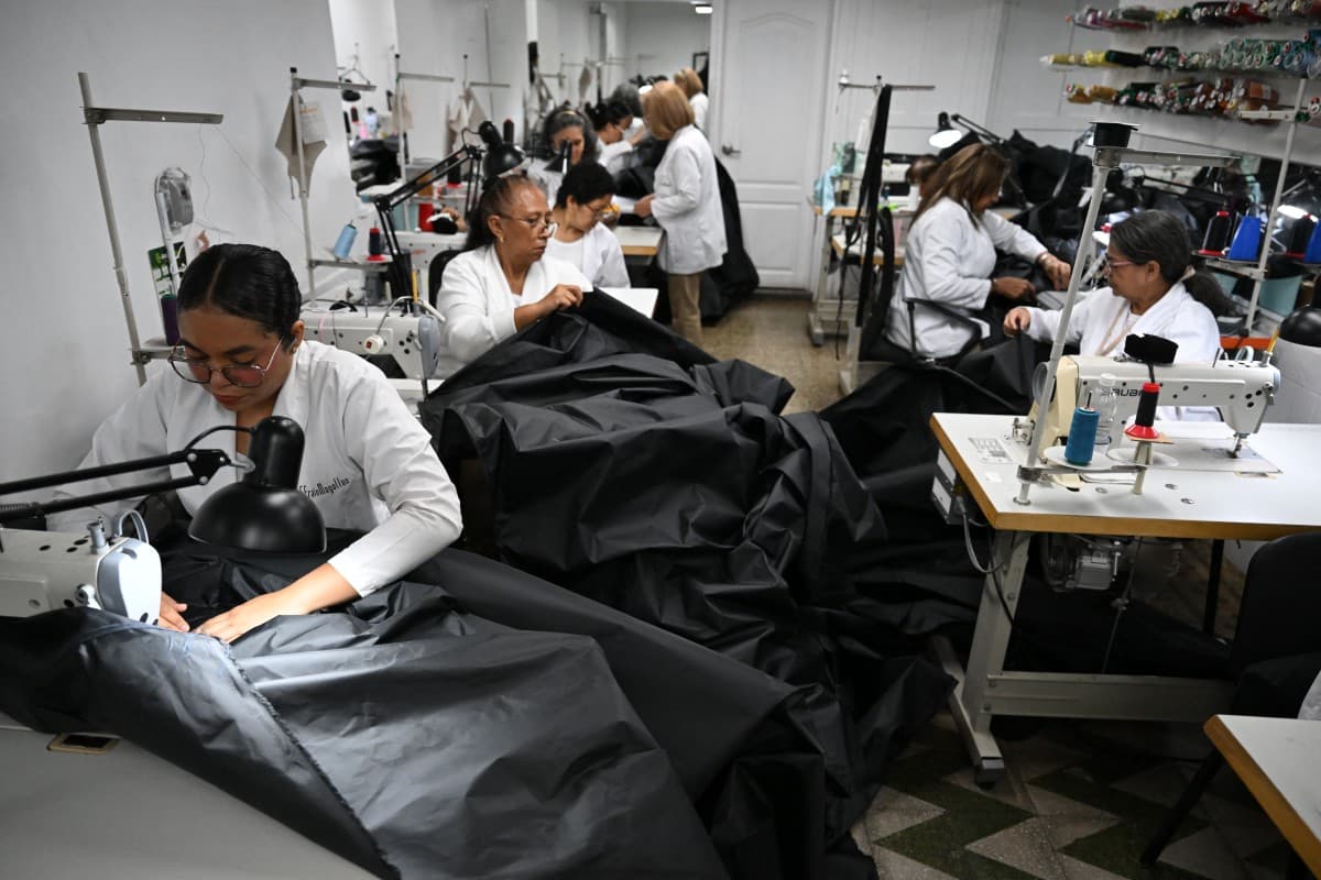 Efraín Mogollón: De Diseñador de Moda a Proveedor de Esperanza en Crisis