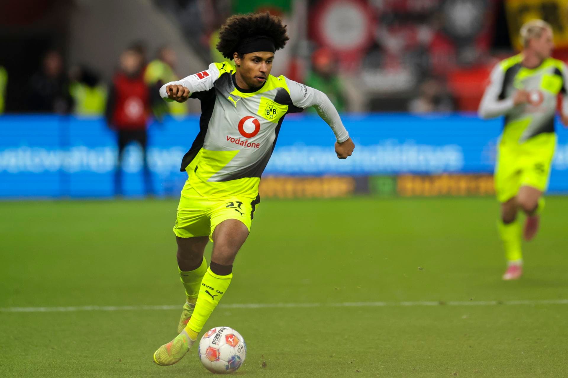 Karim Adeyemi se une al FC Barcelona hasta 2031: Un futuro brillante