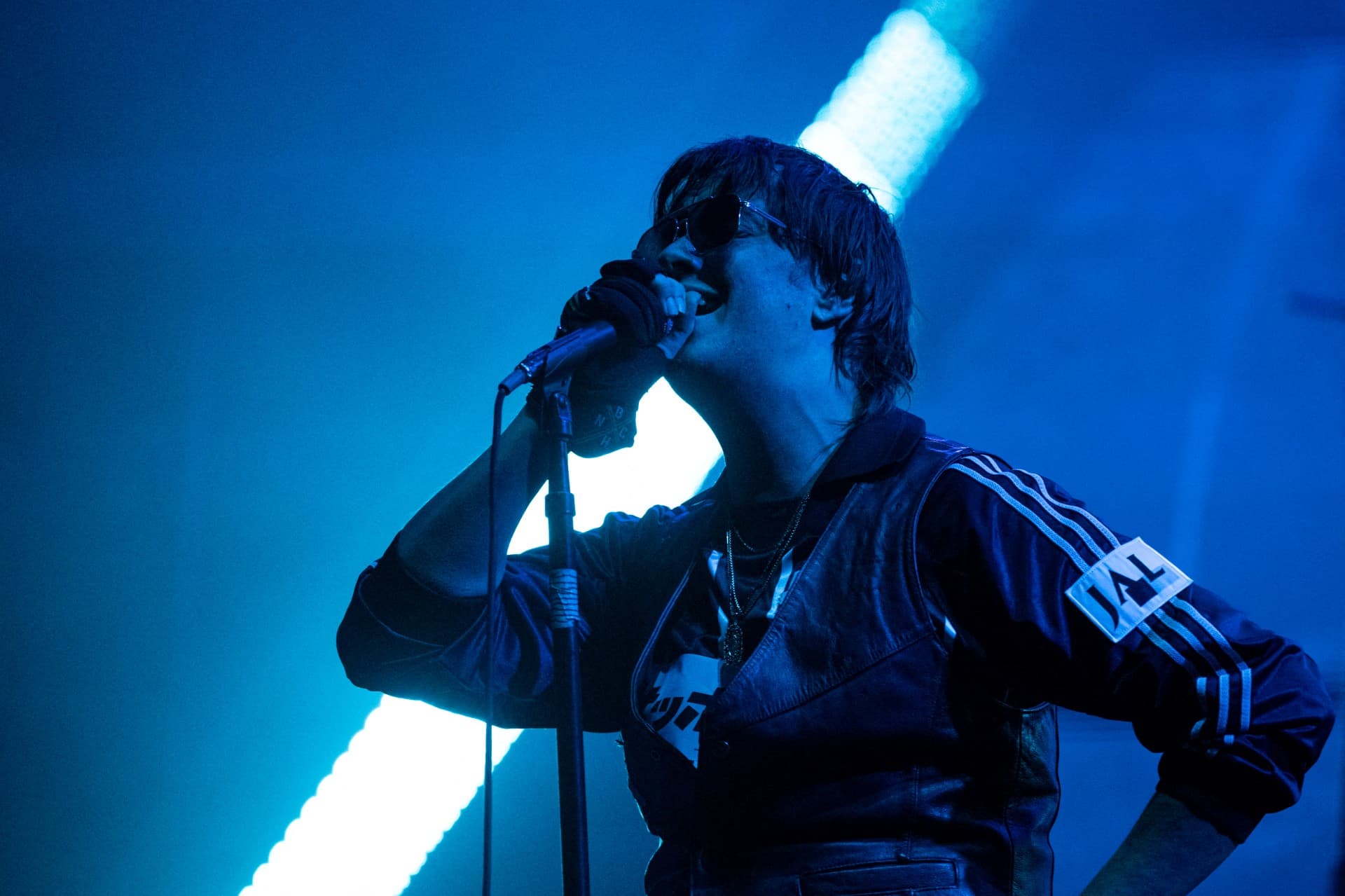The Strokes Lanzan 'Reality Awaits': Nuevo Álbum Producido por Rick Rubin