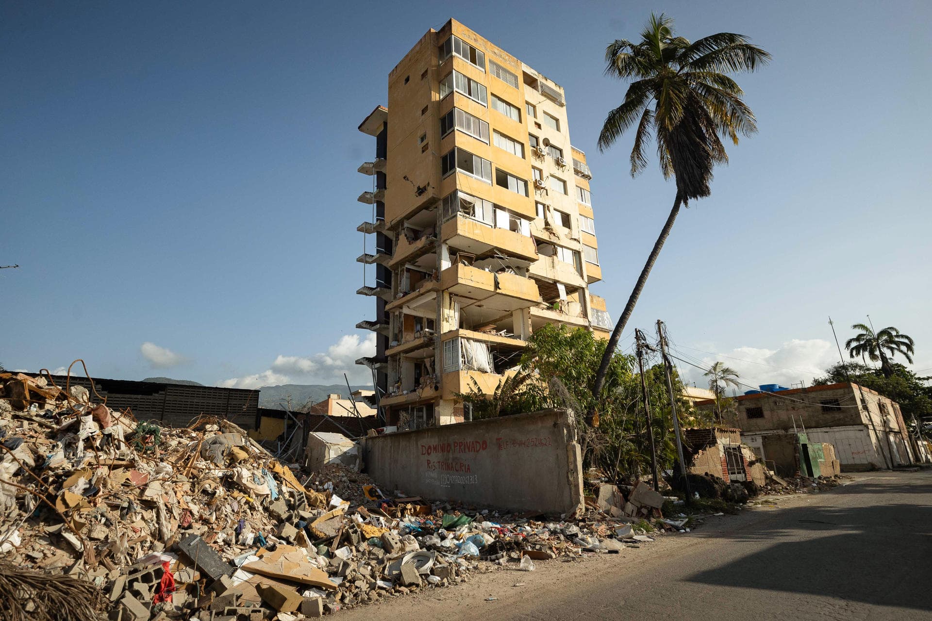 Comercios de La Guaira se mantienen activos a pesar de la crisis