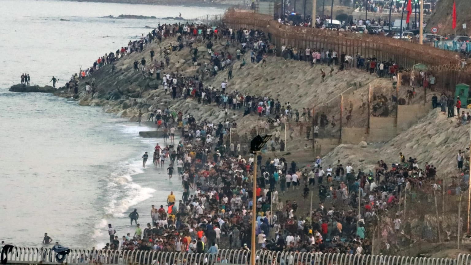 Tragedia en Ceuta: 75 Migrantes Fallecen en Intento de Cruzar a Europa