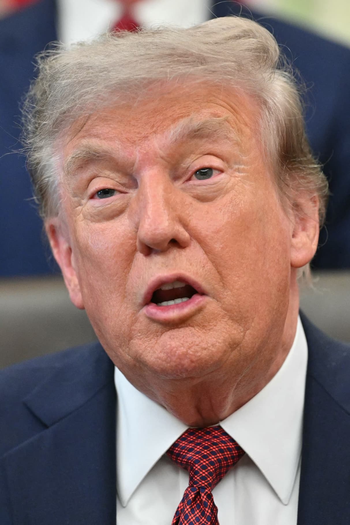 Irán lanza ataques contra EE.UU. en Kuwait a pesar de advertencias de Trump