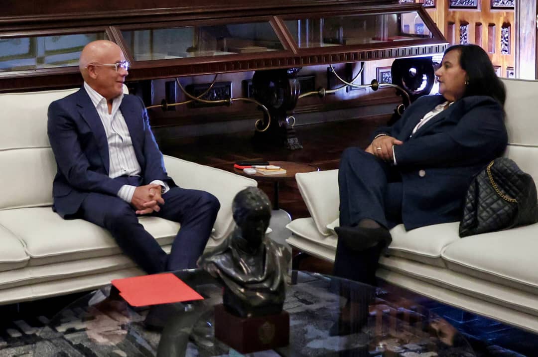 Reino Unido Apoya Diálogo entre Oficialismo y Oposición en Venezuela