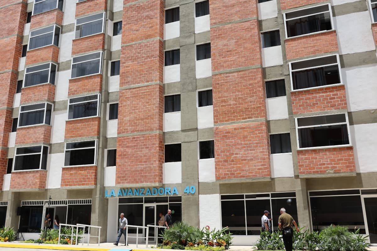 Venezolanos reciben 87 viviendas tras los sismos en un acto de Delcy Rodríguez