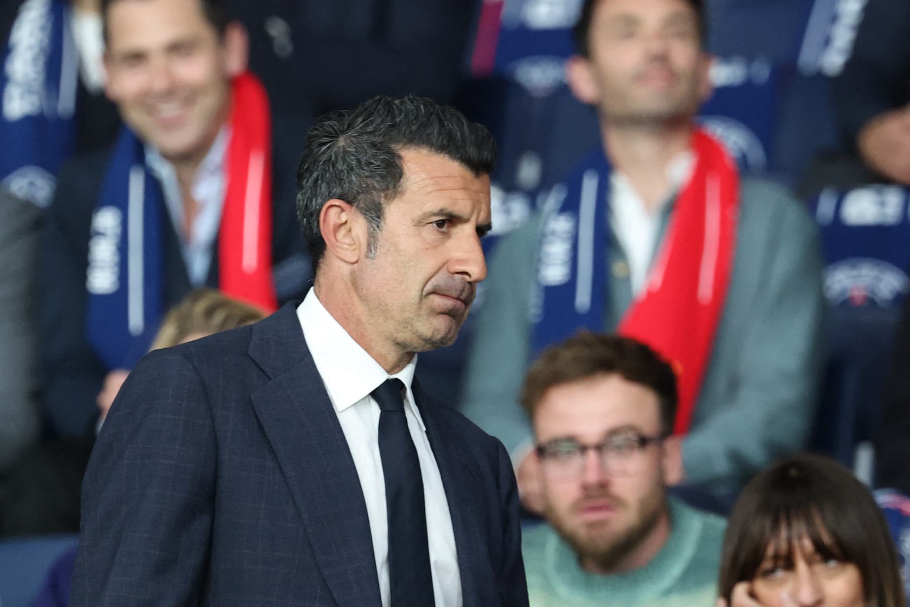 Figo critica a Infantino y exige su renuncia por deshonestidad
