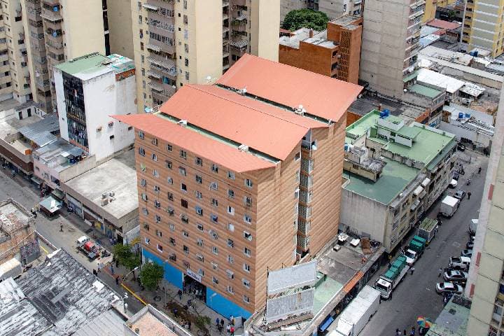 Delcy Rodríguez Inaugura 212 Viviendas Rehabilitadas en Santa Rosalía