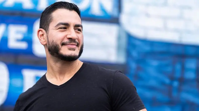 Abdul El-Sayed: El Candidato Muslims de Izquierda que Sacude el Partido Demócrata