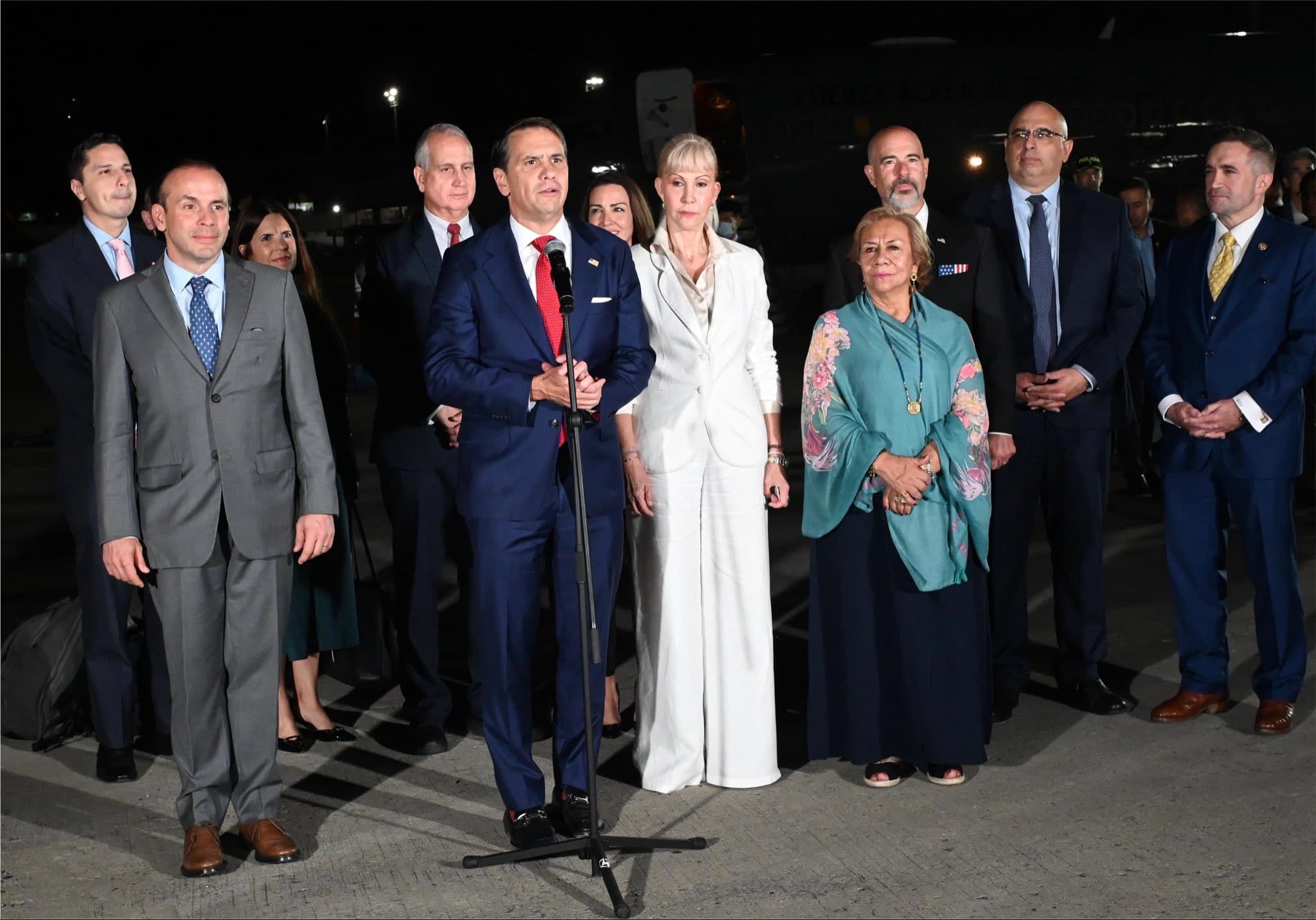 Delegación de EE.UU. Asiste a Investidura de De la Espriella en Cali