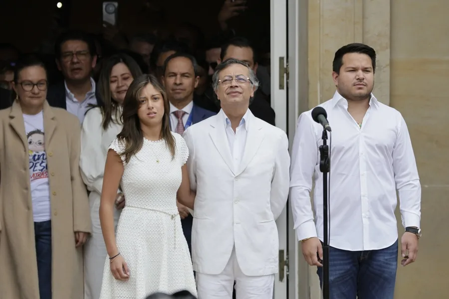Gustavo Petro concluye su mandato en Colombia: reflexiones y despedida