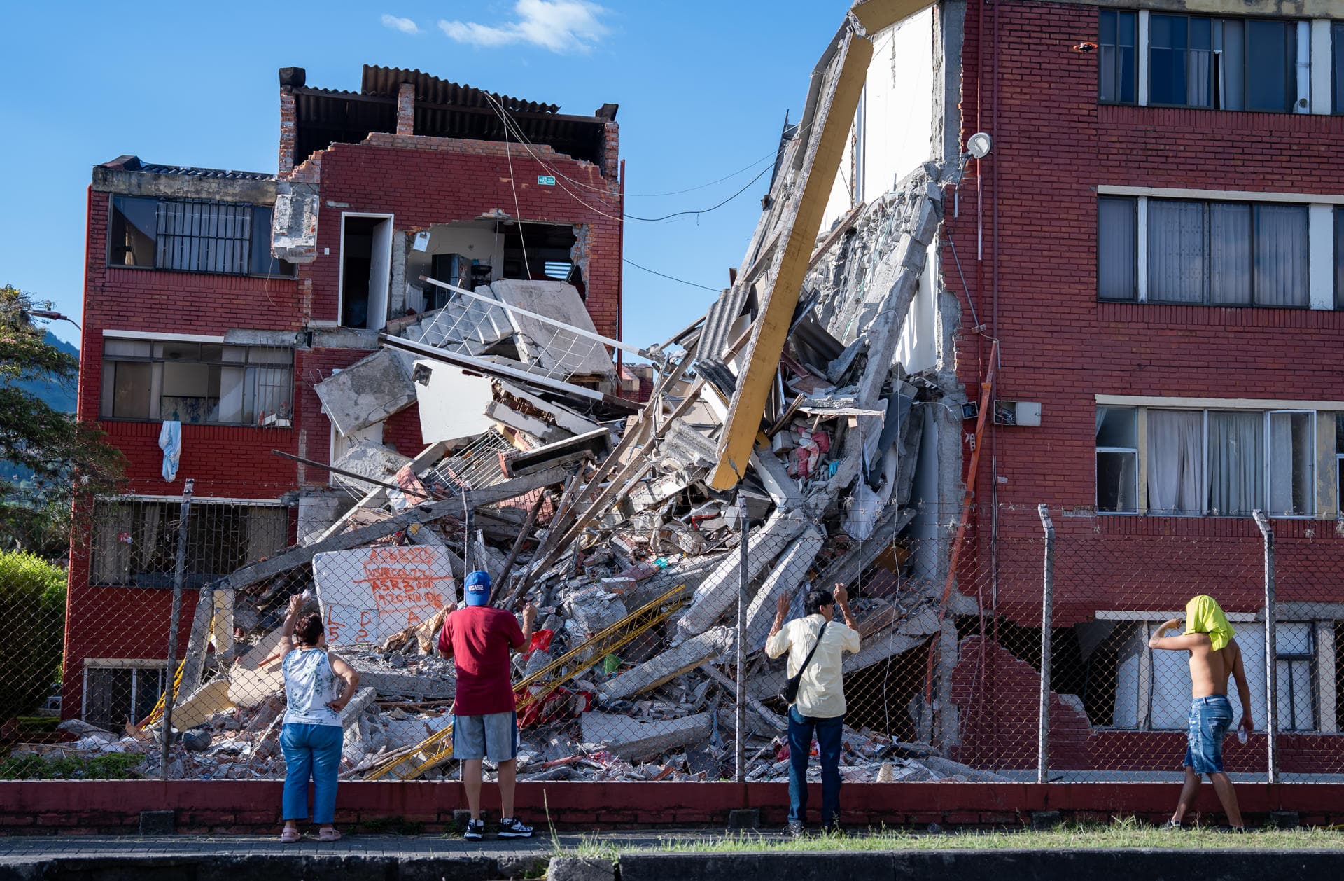 Colombia lanza programa de subsidios para damnificados del terremoto