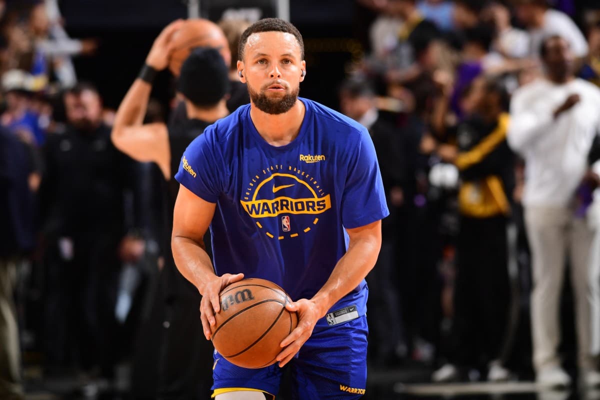 Los Warriors ofrecen un 'cheque en blanco' a Curry para su renovación