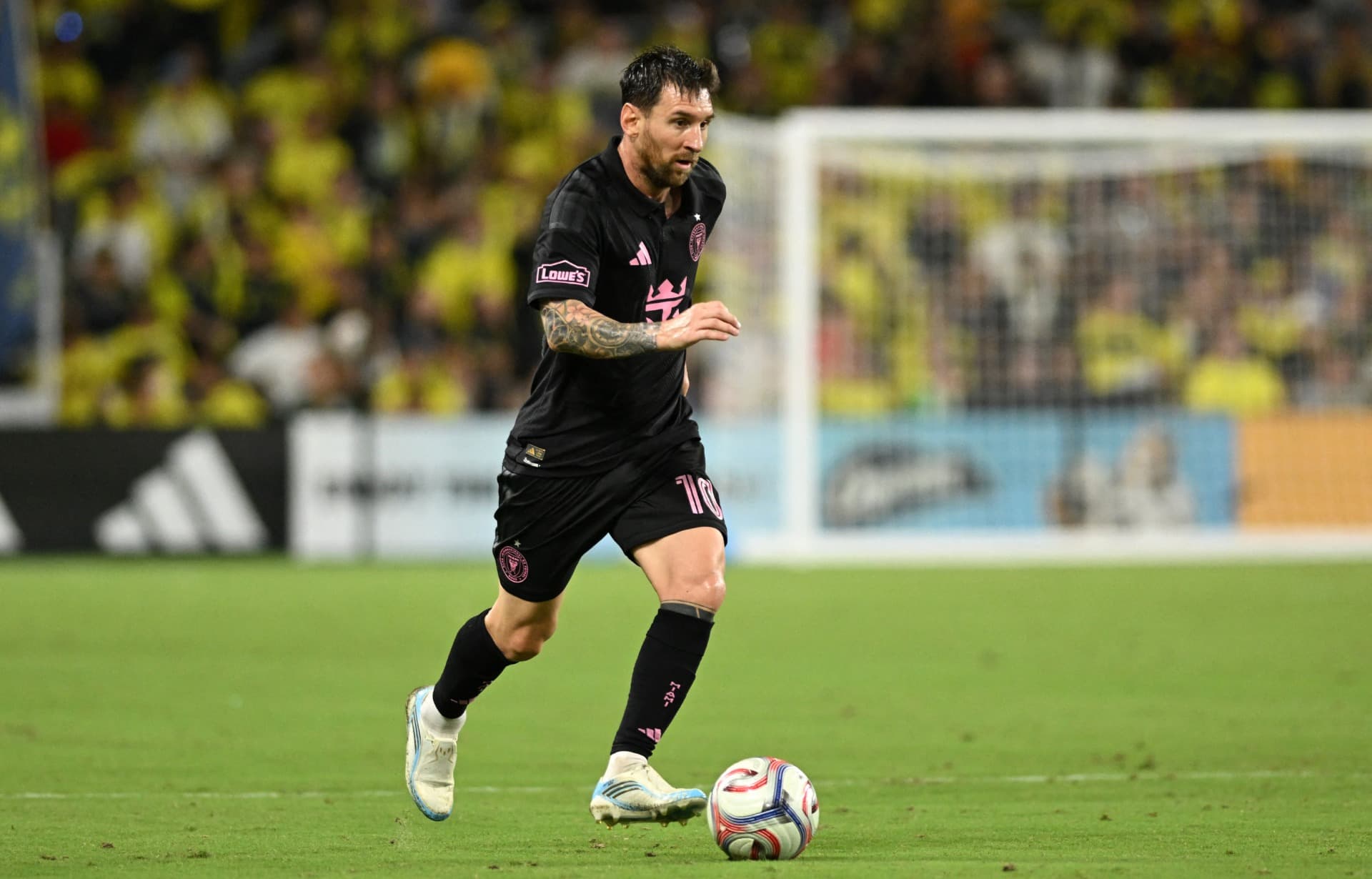 Messi falla penal y el Inter Miami cae ante Nashville en un partido clave