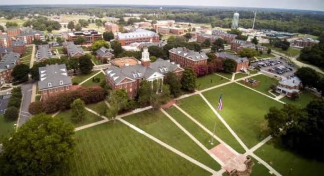 Tiroteo en Virginia: cinco heridos y un joven arrestado en el campus
