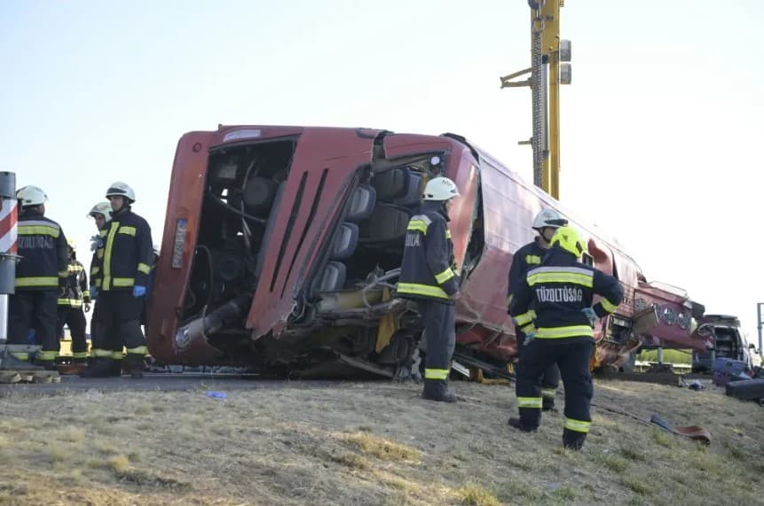 Trágico vuelco de autobús polaco en Hungría deja 12 muertos y heridos