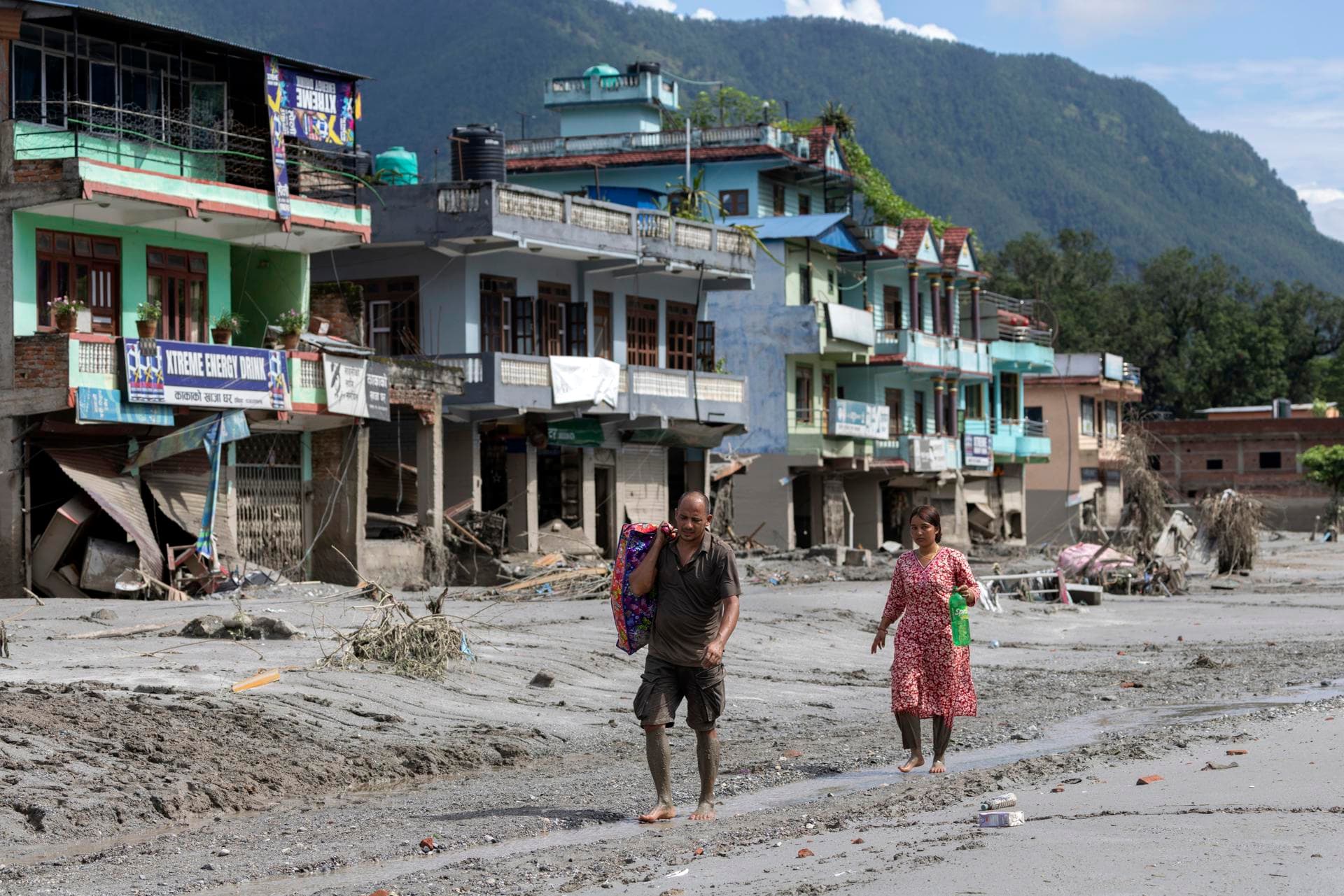 Nepal solicita $5,000 millones para reconstrucción tras devastadora riada