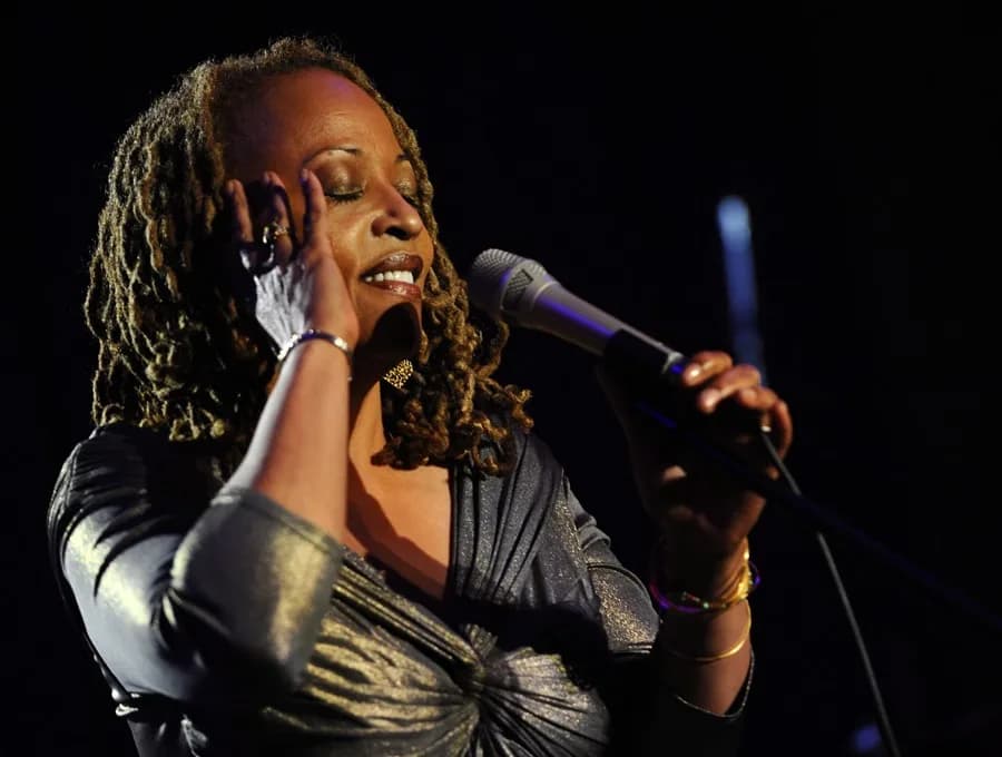 Fallece Cassandra Wilson: La voz que redefinió el jazz moderno