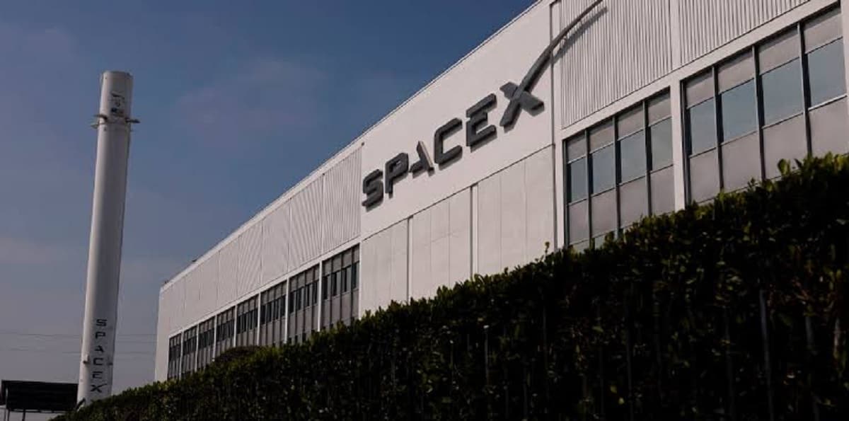 SpaceX se retira de la cumbre espacial en París por presión política