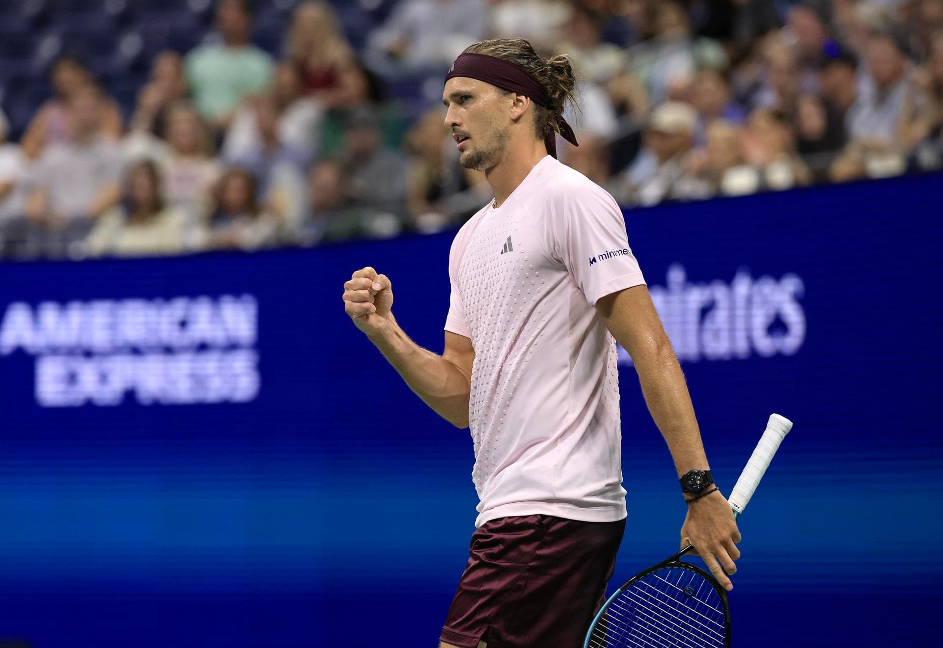 Zverev avanza en el US Open tras un difícil encuentro: ¿mejorará su juego?