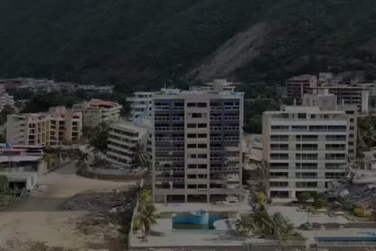 La Guaira: Sexta Demolición de Estructuras en Riesgo por el Estado