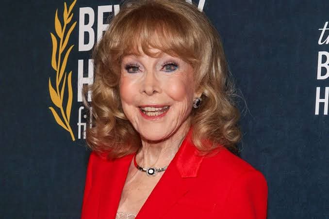 Barbara Eden revela su estado de salud tras cancelar un evento