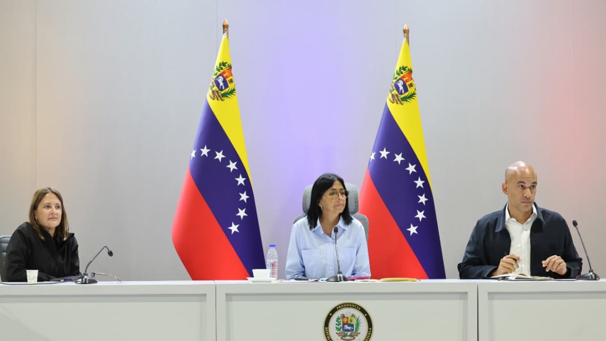 Delcy Rodríguez se Reúne con Empresarios para Fortalecer Acuerdos Laborales