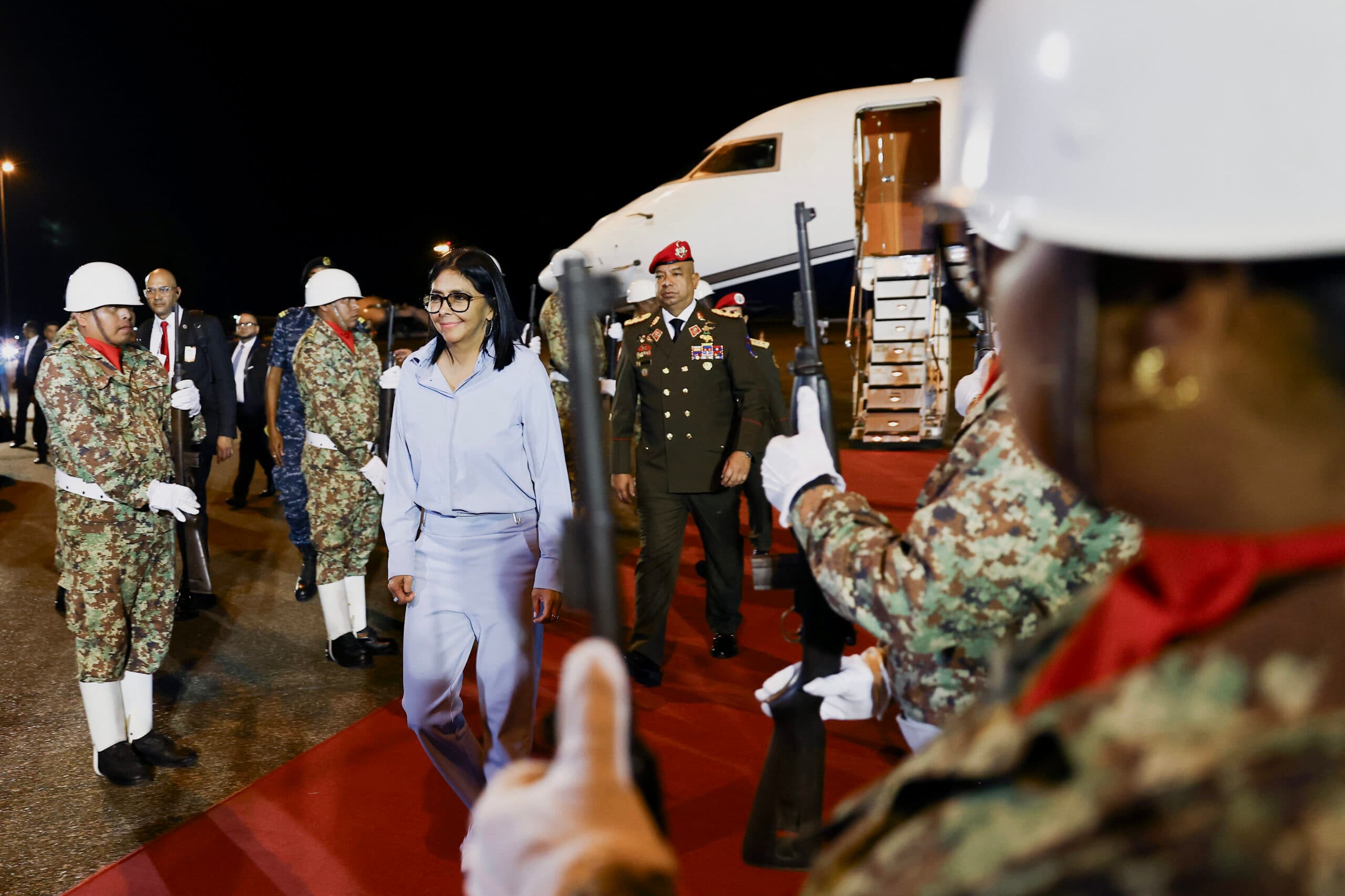 Delcy Rodríguez se reúne en Surinam para fortalecer la cooperación energética