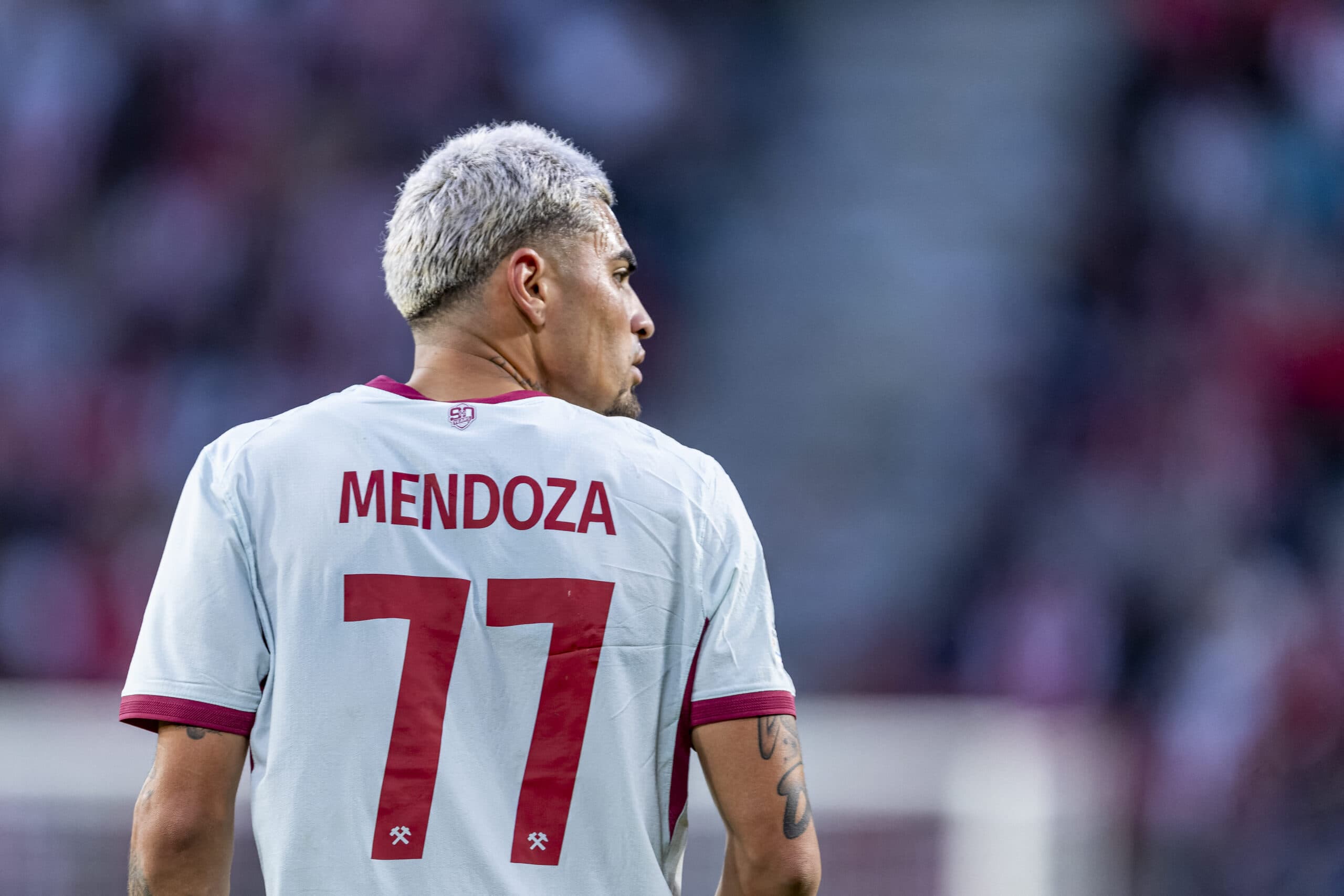 Gleiker Mendoza afirma que "no tener el balón" es lo más difícil de la Champions League