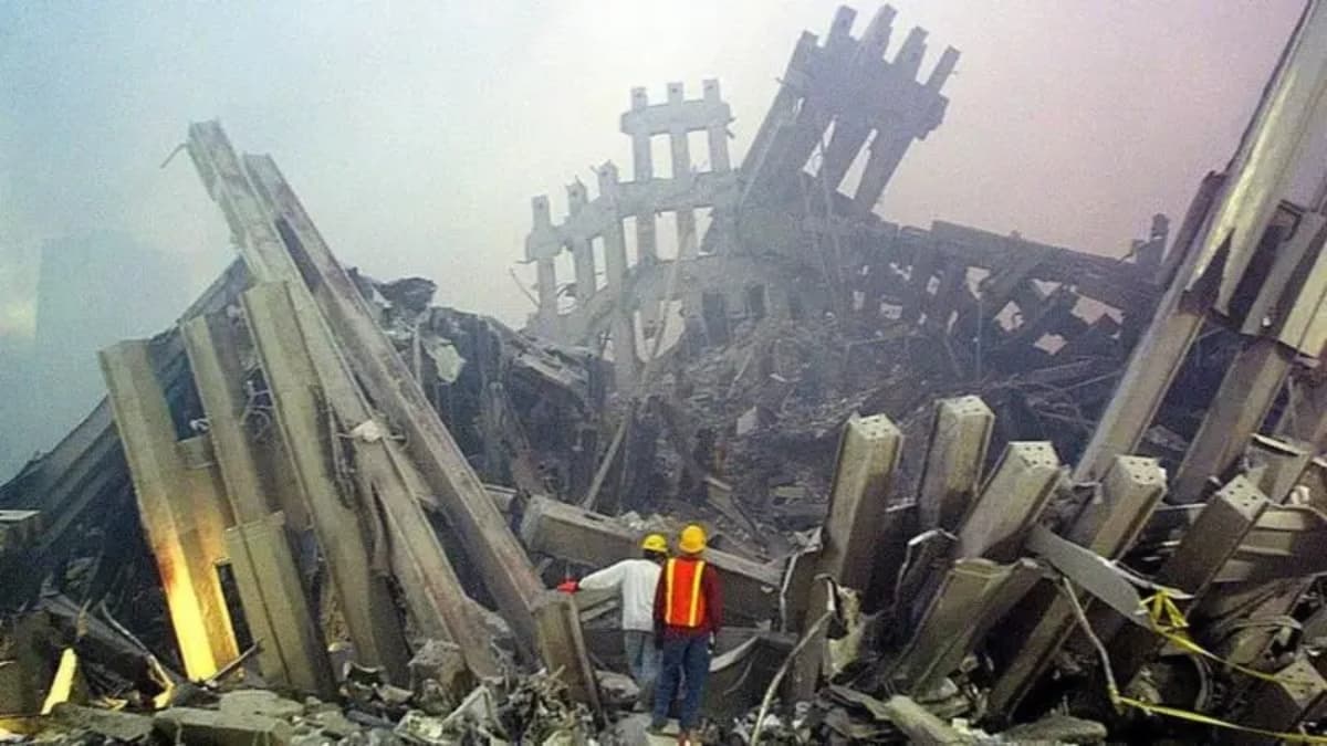 Las 2 causas científicas por las que se derrumbaron las Torres Gemelas tras el impacto de los aviones el 11 de septiembre de 2001