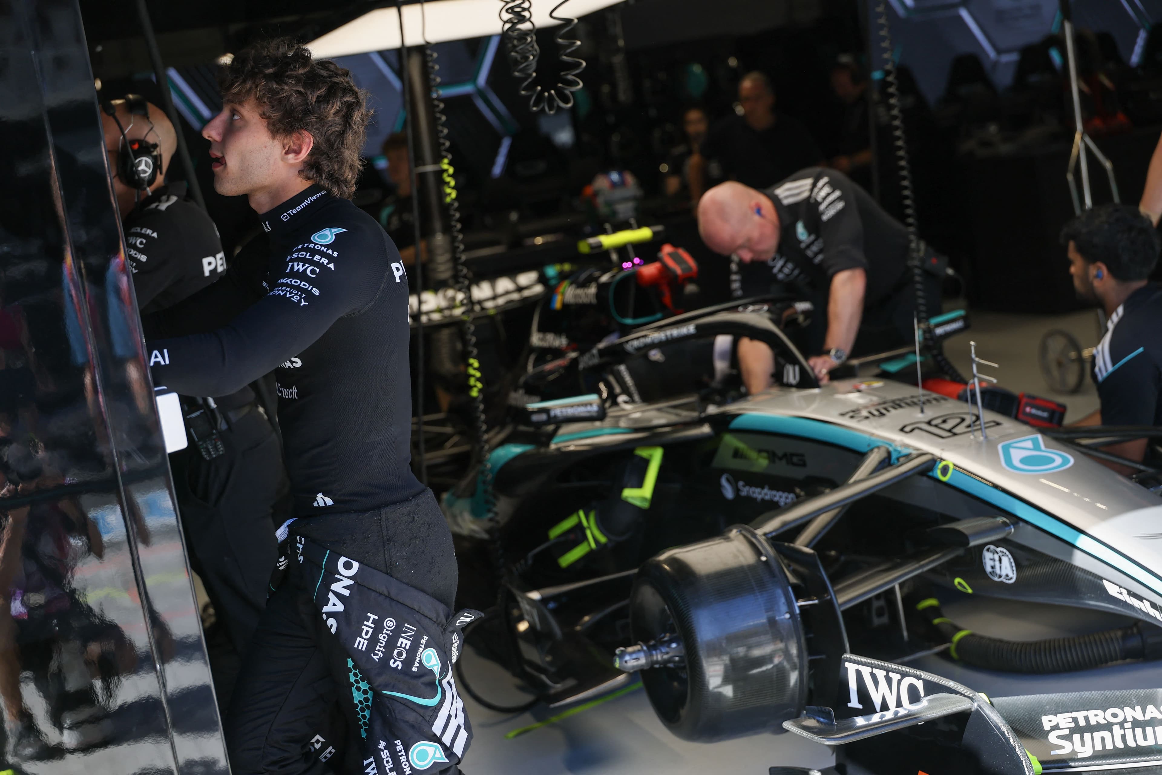 Kimi Antonelli lidera el día de ensayos libres en el Circuito de Madring