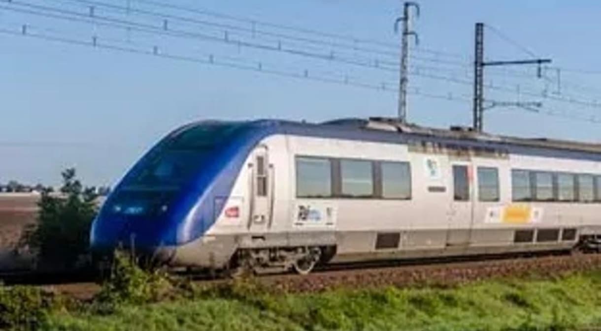 Descarrilamiento de tren en Francia deja 20 heridos y caos ferroviario