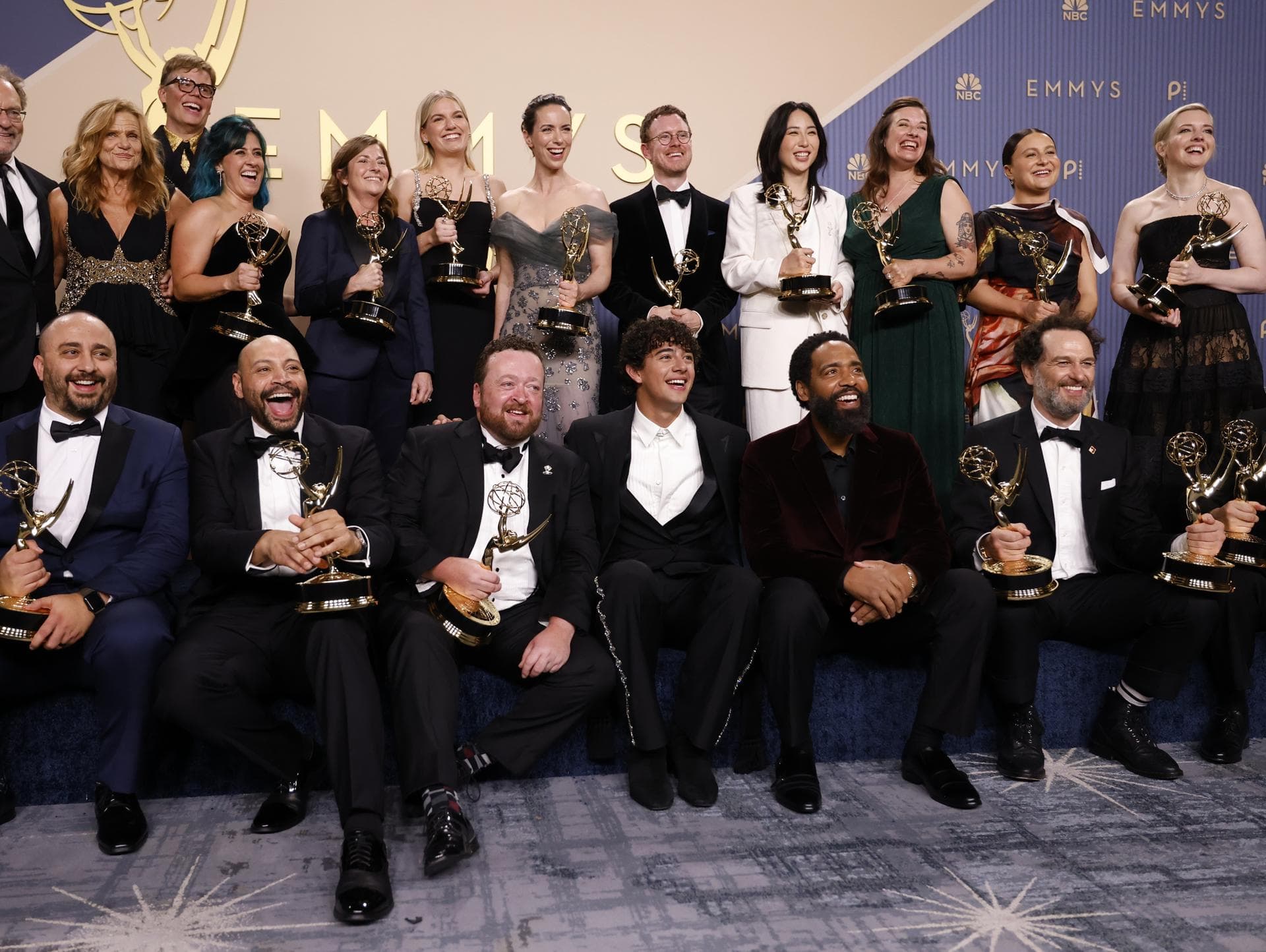 Widow's Bay: La comedia que arrasó en los Emmy 2026