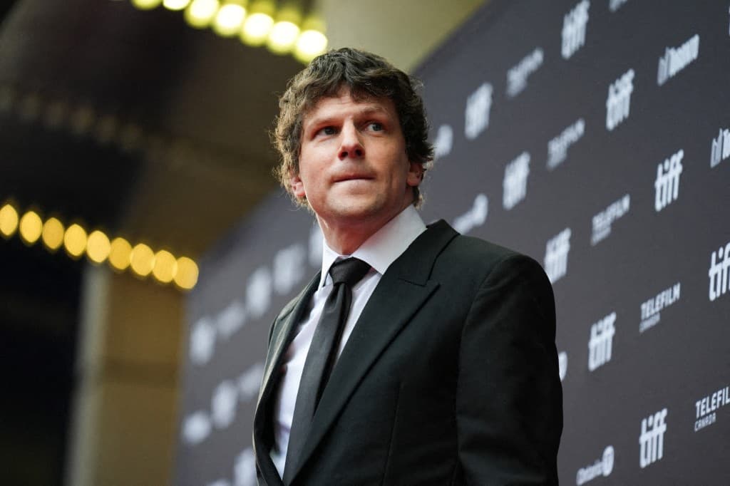 Jesse Eisenberg Presenta 'The Debut': Una Comedia Dramática Sin Igual