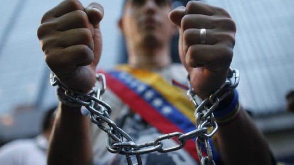 El sufrimiento oculto: Torturas y secuestros a familias de militares presos en Venezuela