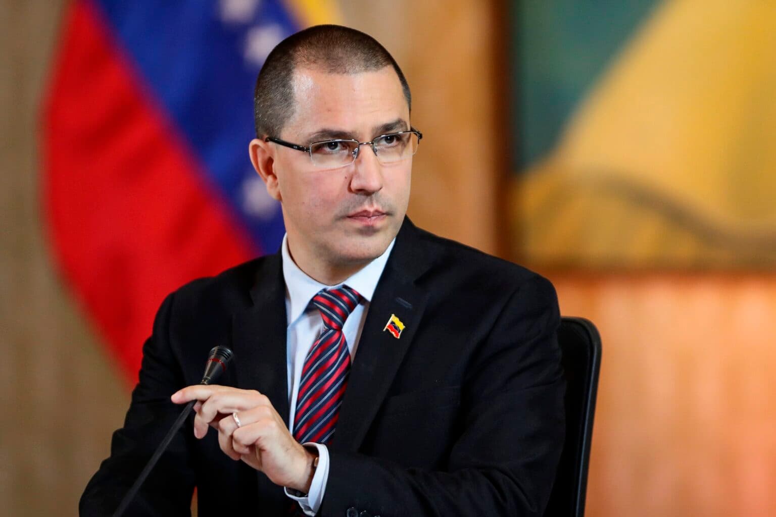 Arreaza admite errores en la Ley contra el Odio: revisión de teléfonos sin justificación