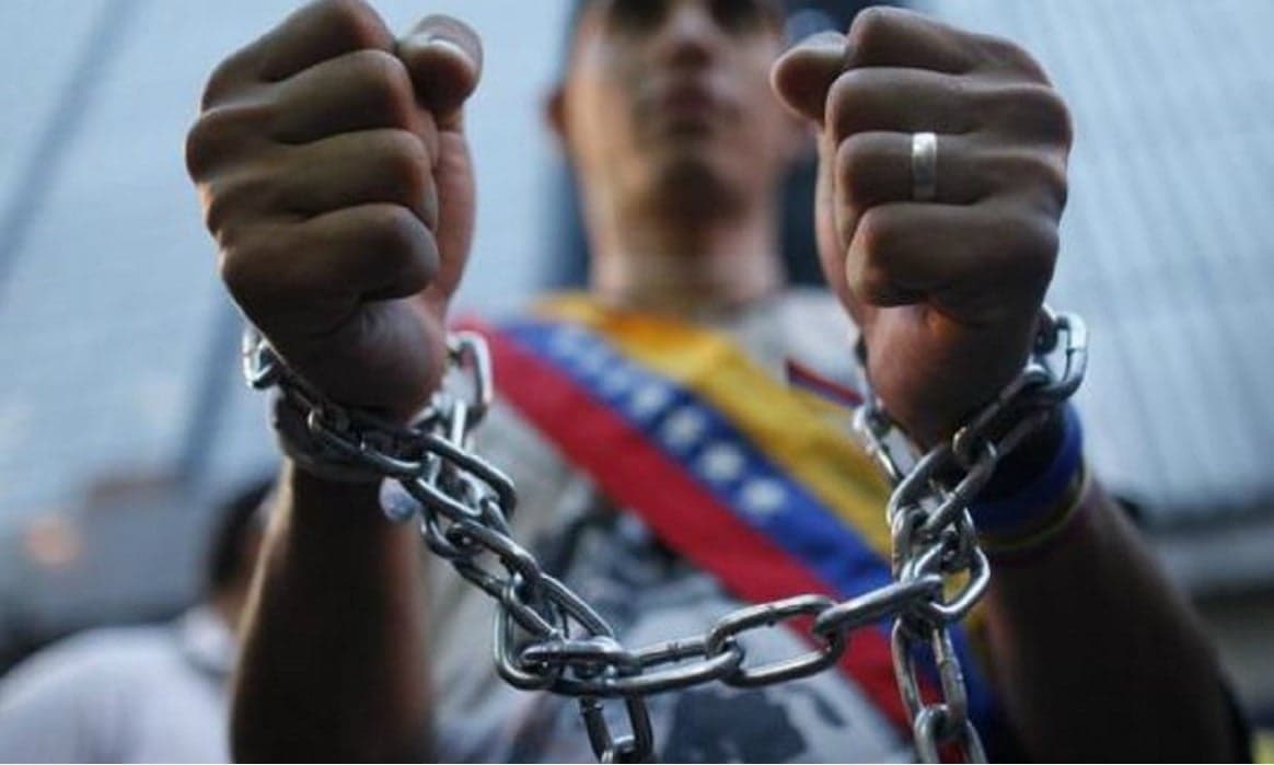 Solo 48 de los 300 presos políticos prometidos han sido liberados en Venezuela