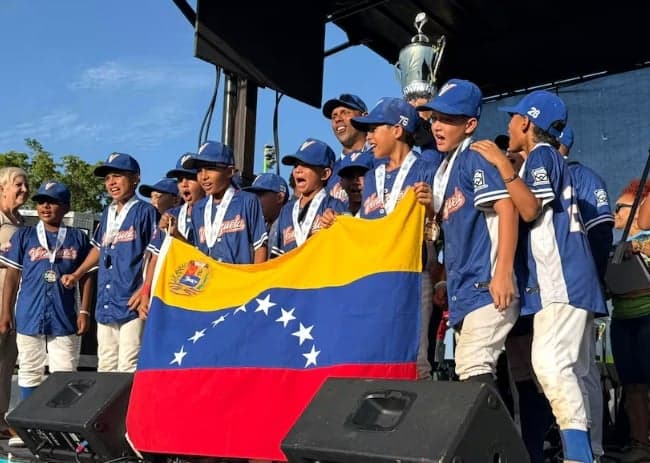 Pequeña Liga de Béisbol de Venezuela Gana en Puerto Rico y Recibe Ayuda Humanitaria