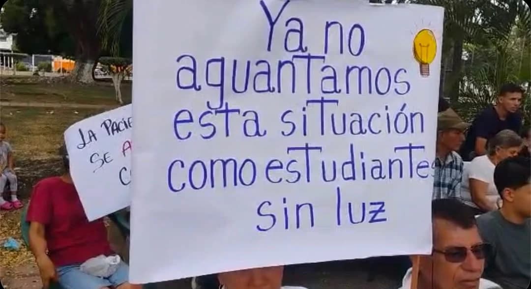 Vecinos en cabildo sobre apagones: «Ya no aguantamos más esto»