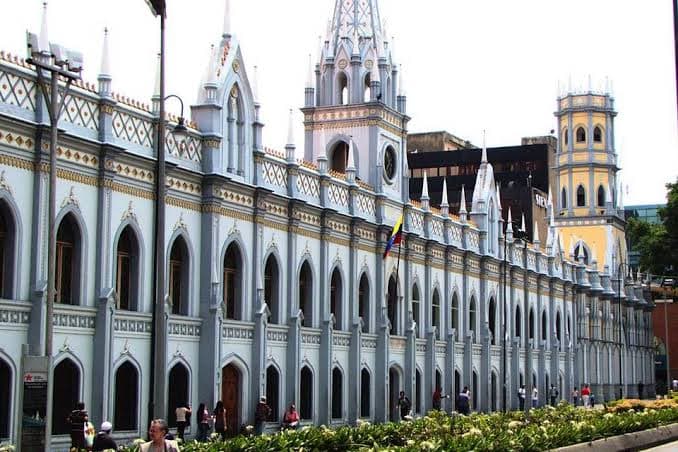 Academia Económica de Venezuela Aboga por un Régimen Multimoneda