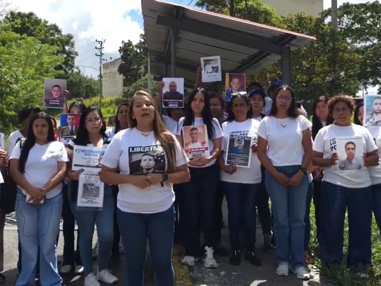 Familiares de presos políticos denuncian torturas en el Rodeo I