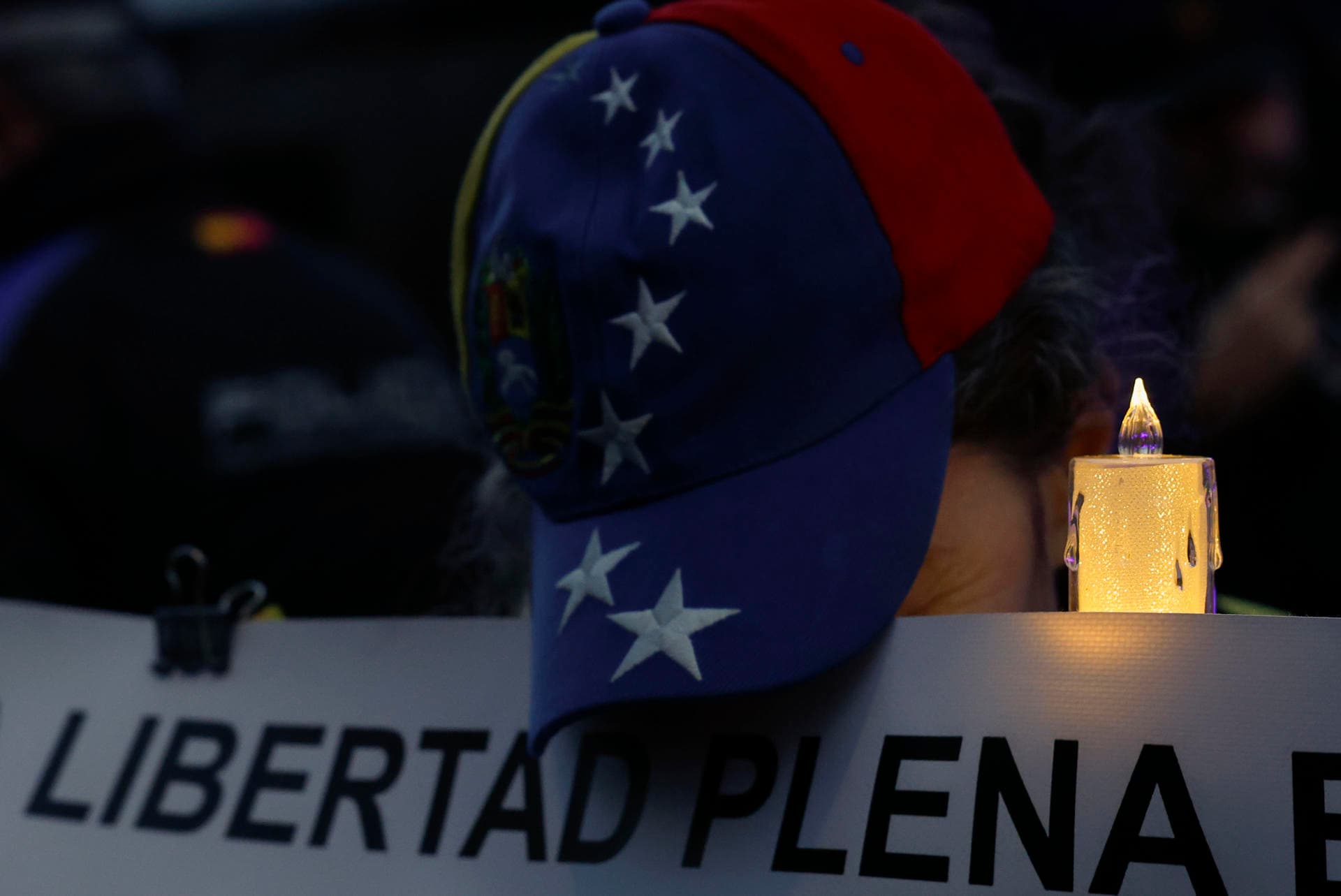 Venezolanos en Ecuador exigen libertad para todos los presos políticos