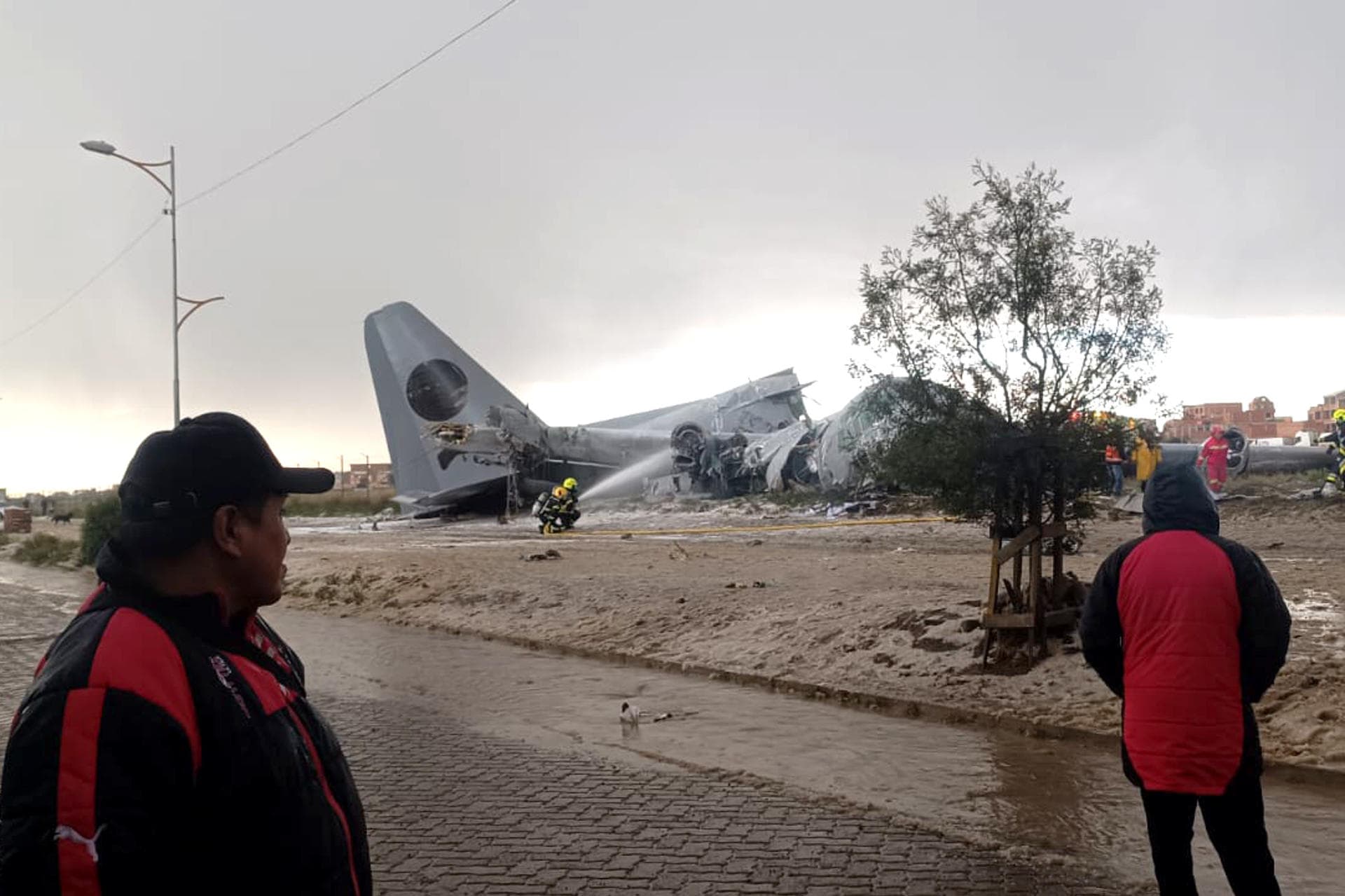 Desastre aéreo en Bolivia: Avión militar se estrella en El Alto