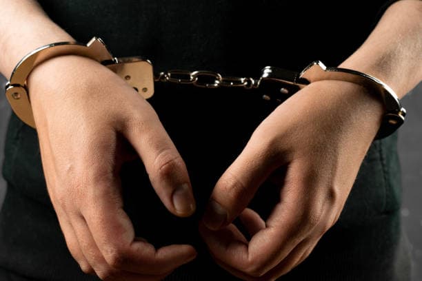 Duro castigo en Ecuador: Dos mujeres condenadas por explotación infantil