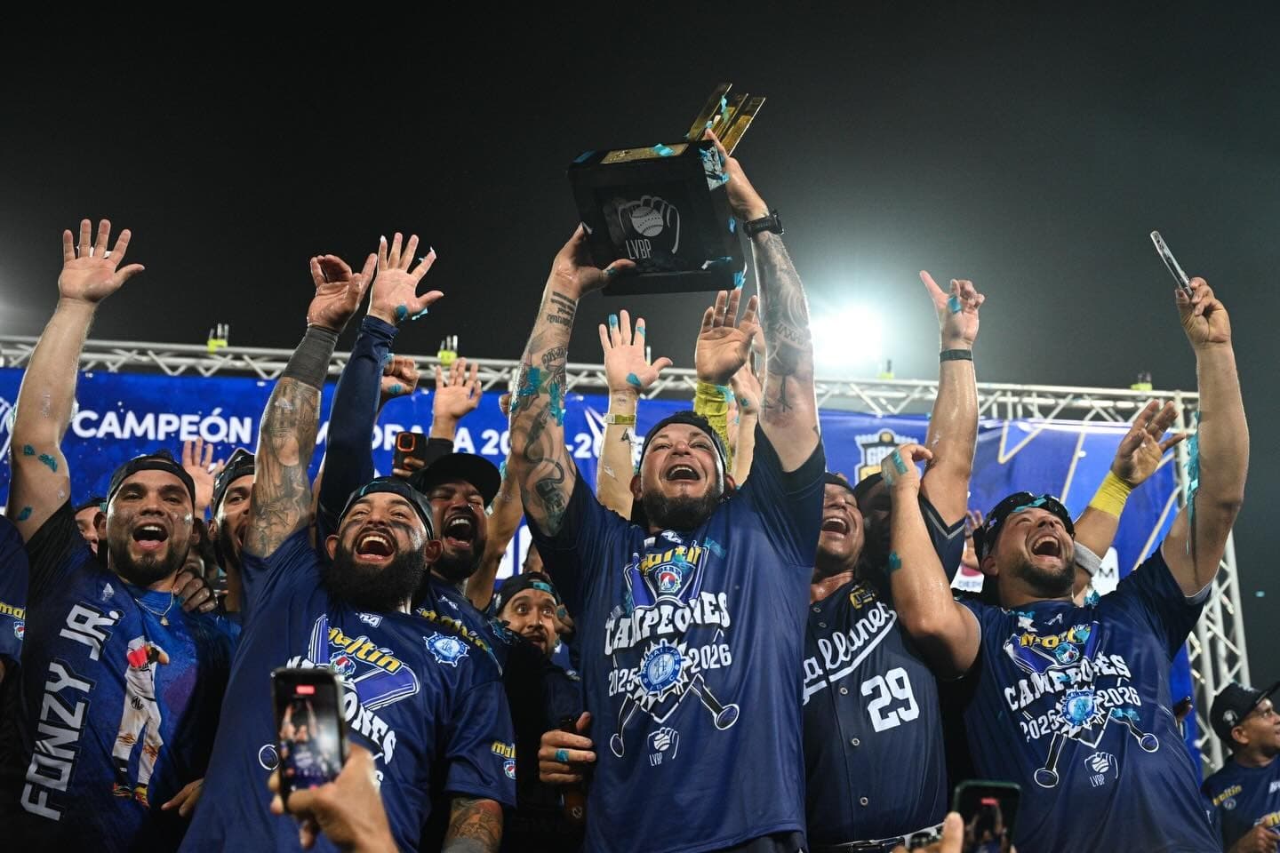 Yadier Molina firma contrato por dos años con Navegantes del Magallanes