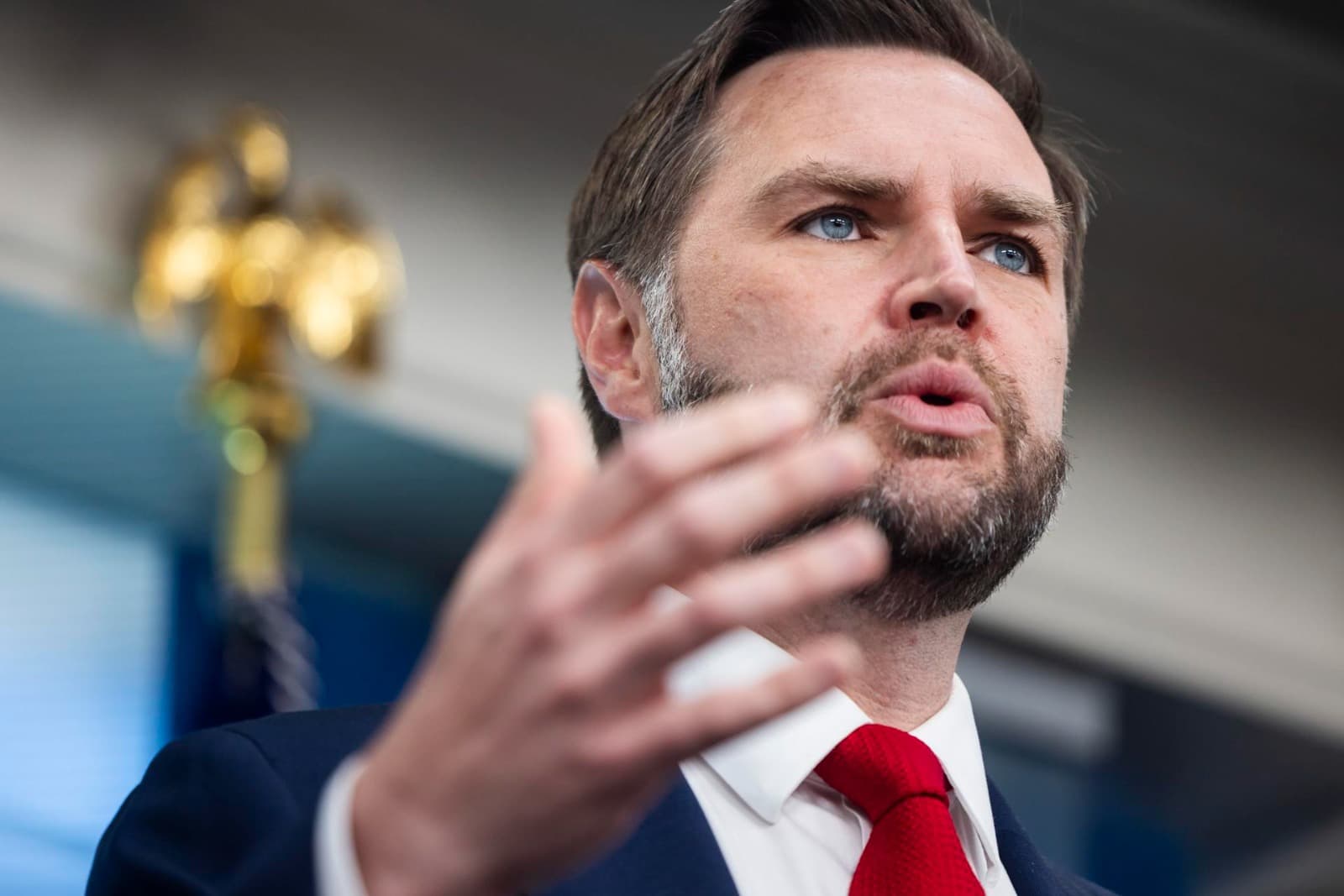 JD Vance y el Arsenal de EE.UU.: Una Preocupación en Tiempos de Guerra