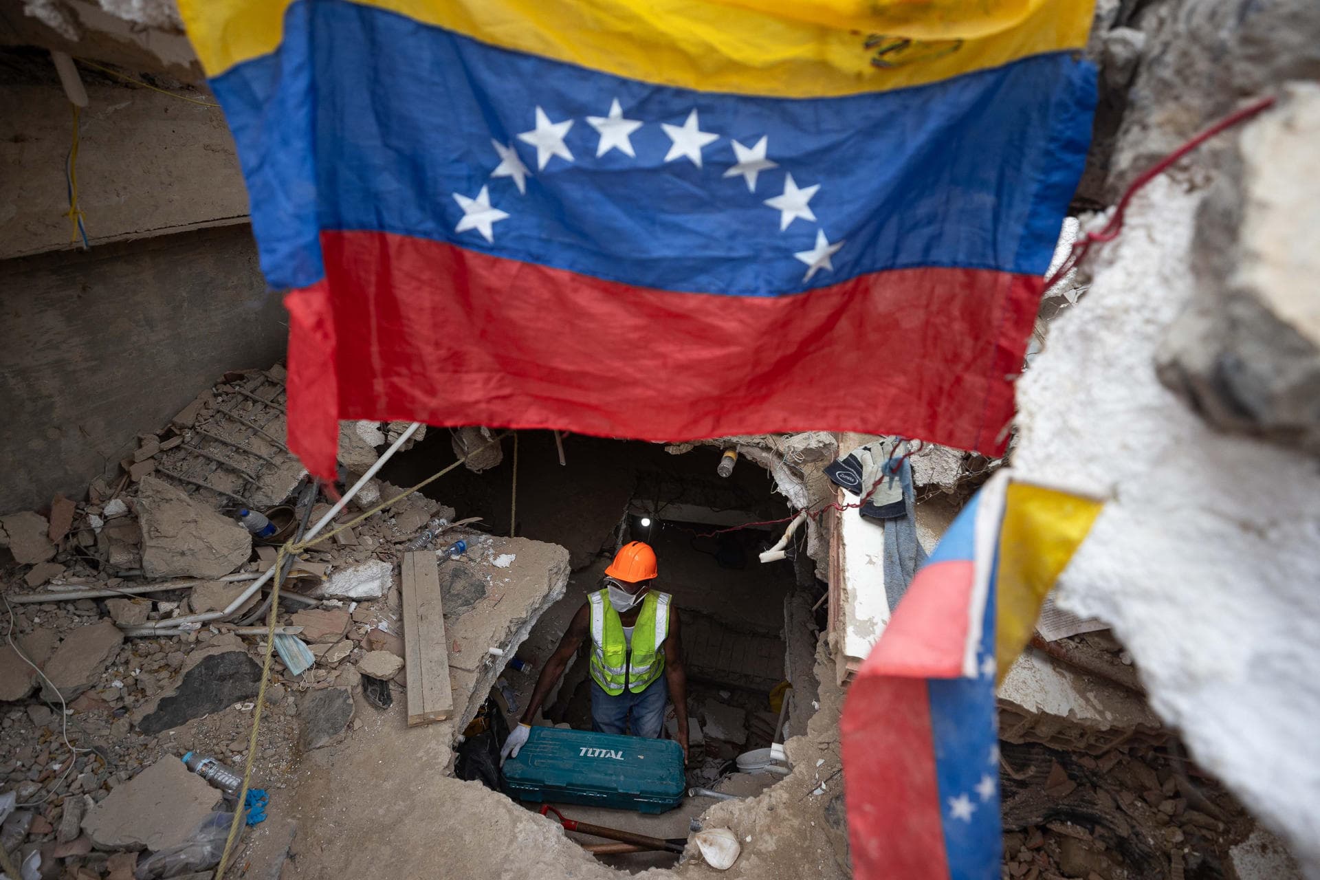 Venezuela recibe 80 toneladas de ayuda humanitaria de China tras terremotos