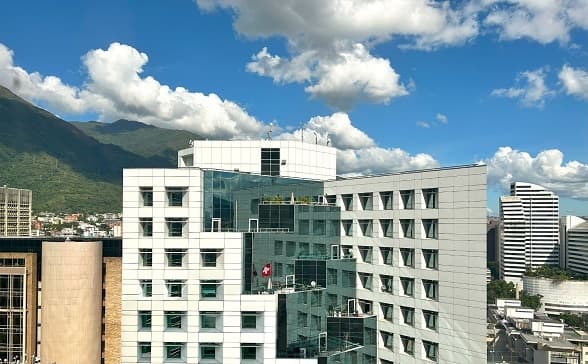 Ecuador reanuda servicios consulares en Venezuela desde la Embajada de Suiza