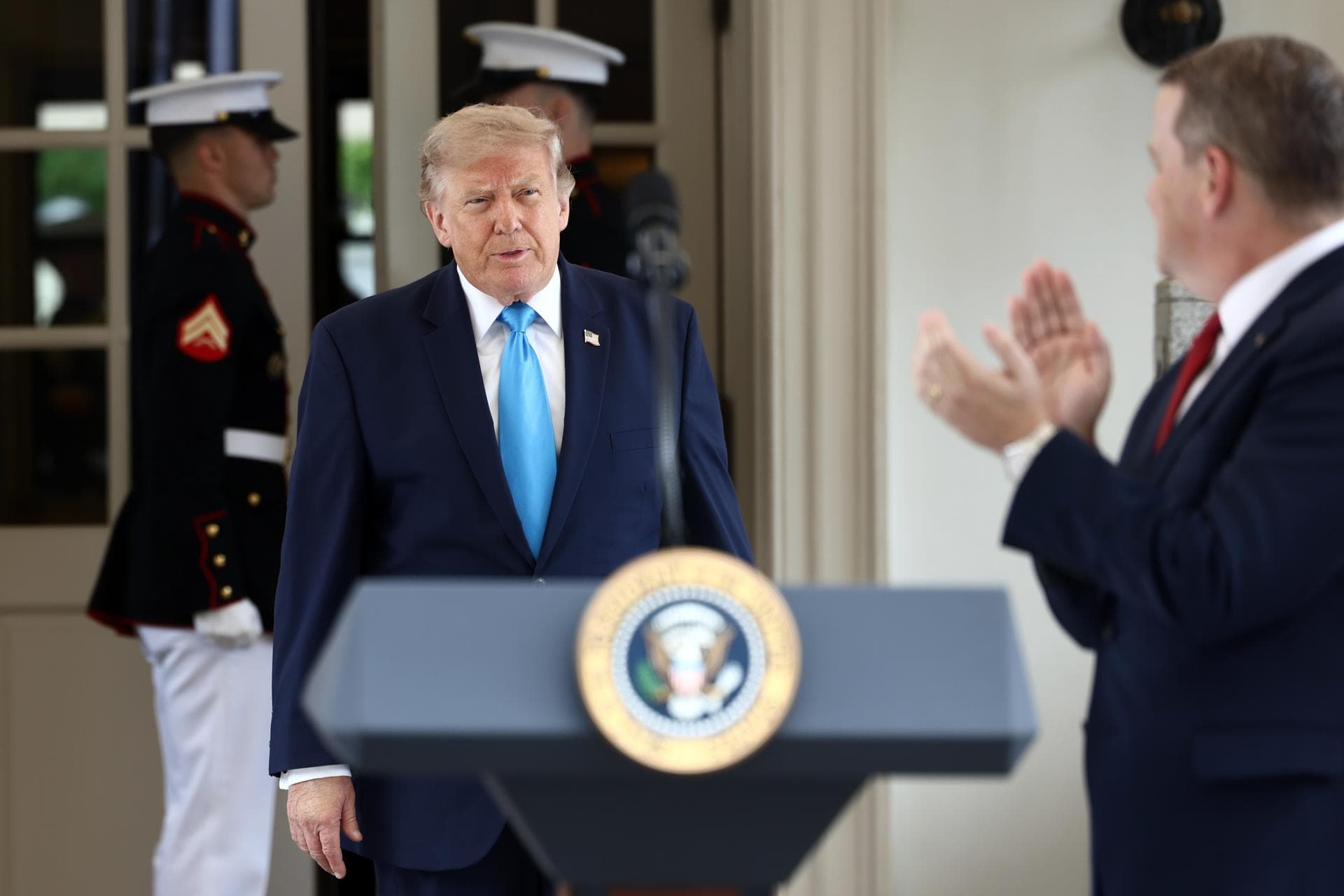 Trump Anuncia Reanudación de Diálogos con Irán Tras Cancelar Ataque