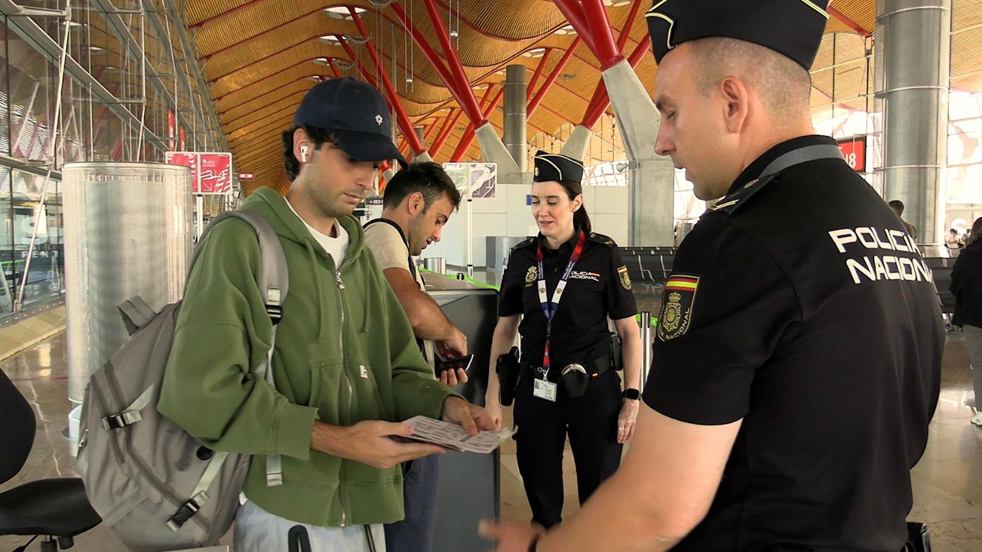 España refuerza medidas de seguridad ante llegada de viajeros desde Italia