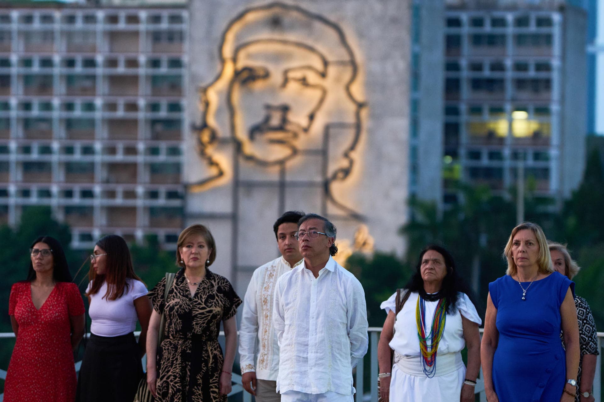 Petro aboga por diálogo con EE.UU. y solidaridad con Cuba