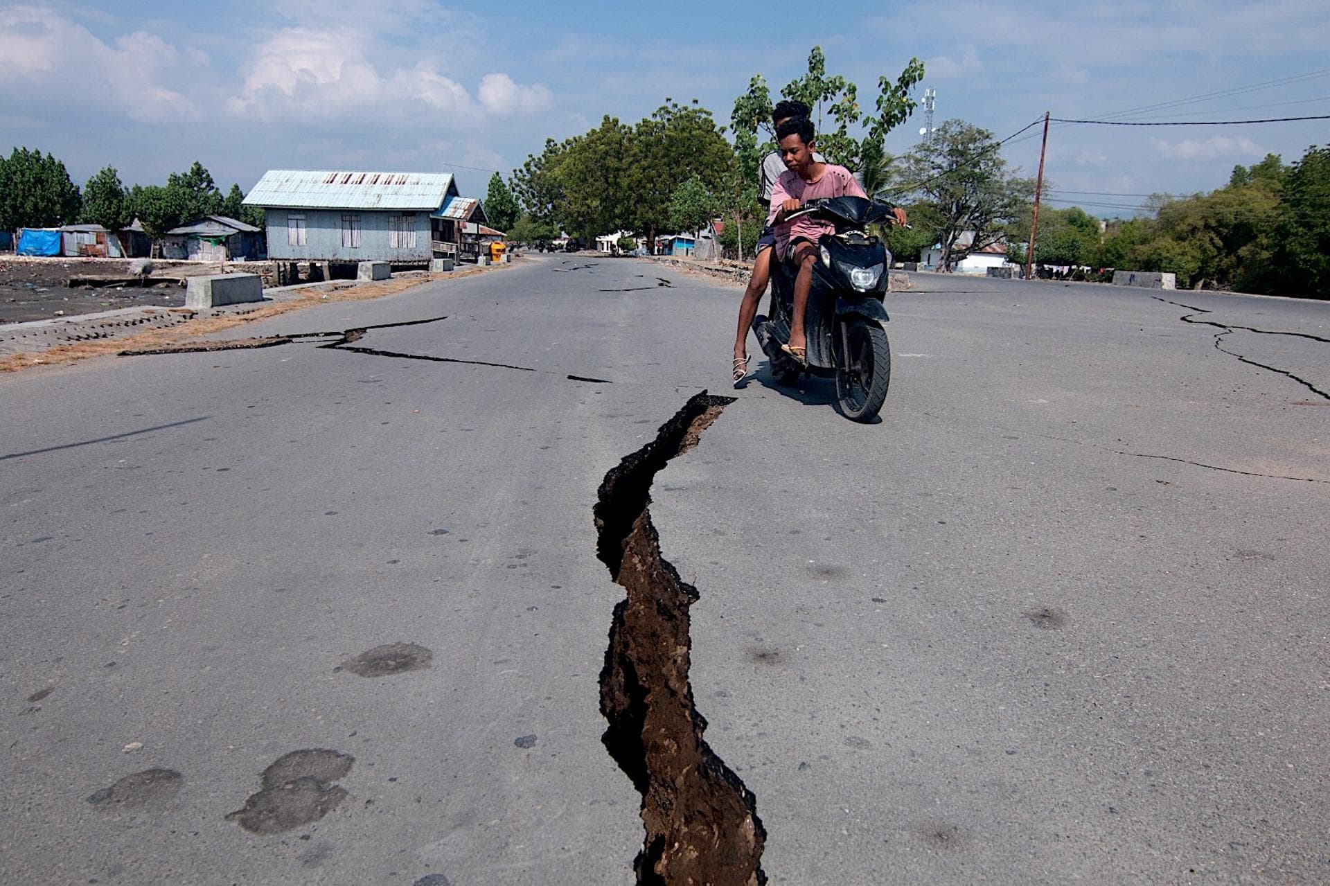 Indonesia enfrenta otro devastador terremoto de 6,9 grados